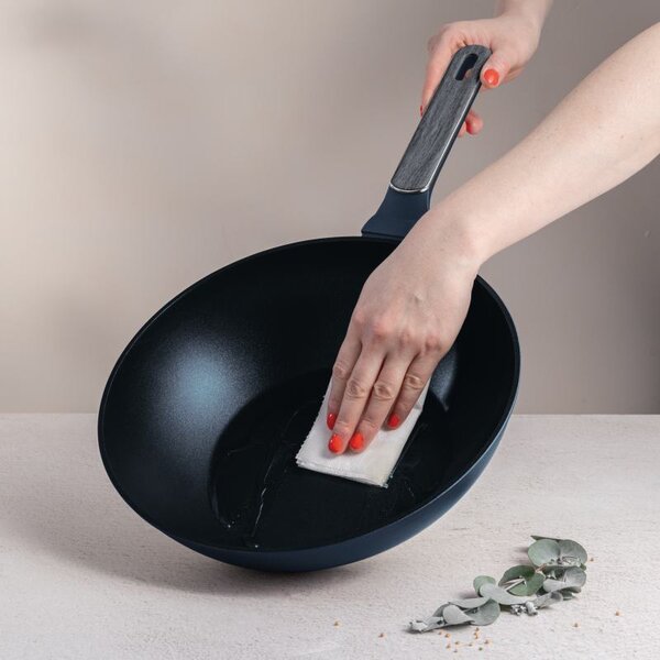 Pánev Wok s titanovým povrchem 28 cm Deep Sea Collection