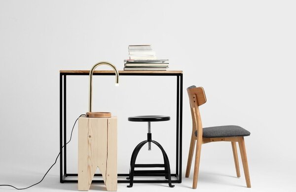 Nordic Design Mosazná kovová stolní LED lampa Pipe s bezdrátovou nabíječkou
