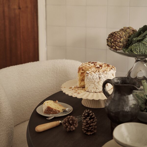 FERM LIVING Podnos Fountain Cake Stand, Off-white