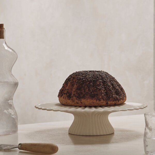 FERM LIVING Podnos Fountain Cake Stand, Off-white