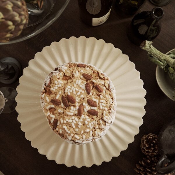 FERM LIVING Podnos Fountain Cake Stand, Off-white