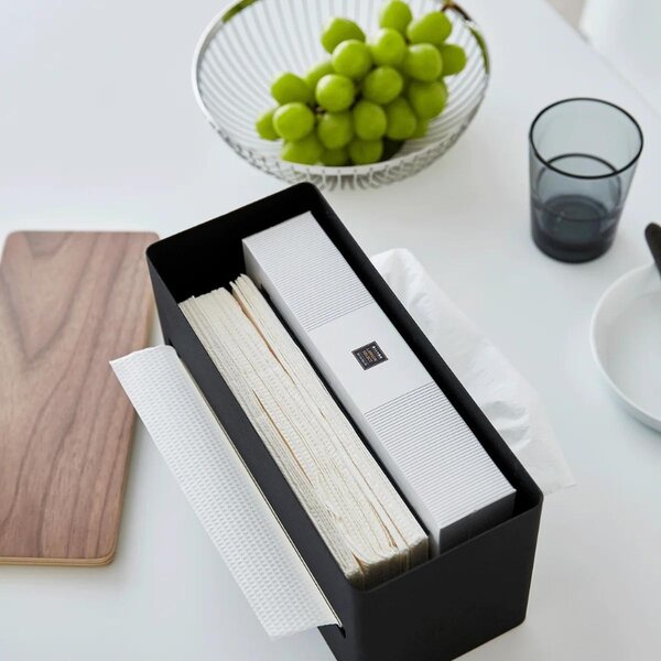 Černý kovový box na ubrousky Yamazaki Rin 26 x 11 cm