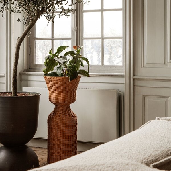 FERM LIVING Květináč Hourglass, L, Rust
