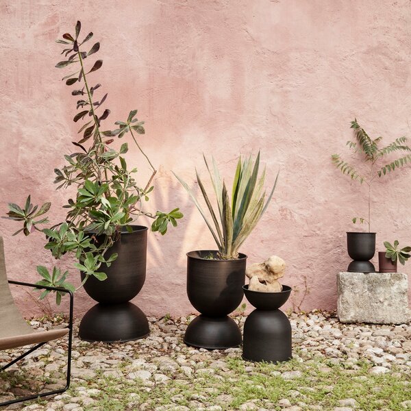 FERM LIVING Květináč Hourglass, L, Rust