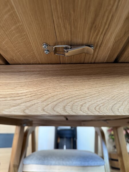 Massivo.cz Jídelní sestava Mona 100-138 cm s židlemi Frame Soft (Diosa 84)
