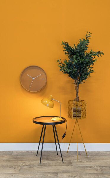 Present time Žlutá kovová stolní lampa Earny