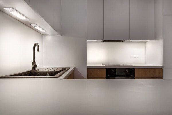 Bílé podlinové LED světlo + senzor 4W LINEAR 300, laditelná bílá