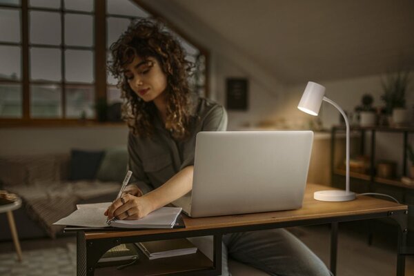 Bílá stolní lampa GU10 9W OFFICE LINE DESK TRAPEZIUM