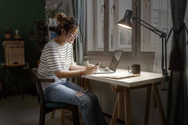 Černá stolní lampa stmívatelná 9W RETRO CLIP, teplá bílá