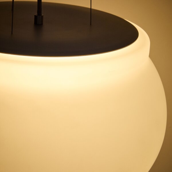 Kave Home Stříbrné kovové závěsné LED světlo Leruna Ø40 cm