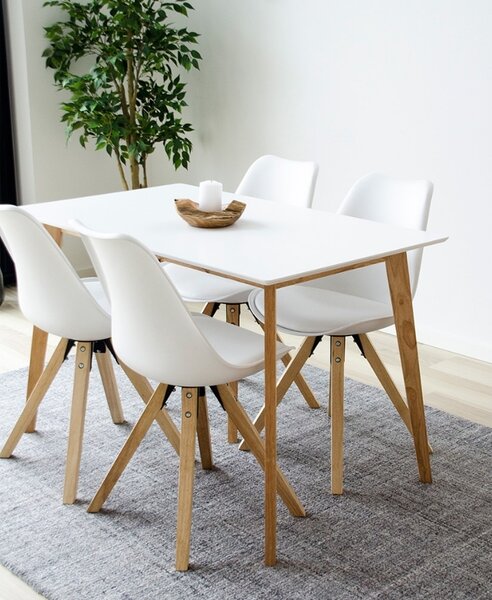 Nordic Living Bílá plastová jídelní židle Helgi s přírodní podnoží