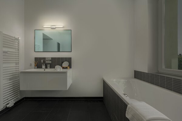 Koupelnové stříbrné nástěnné světlo 600 mm ORBIS, laditelná bílá OSRAM