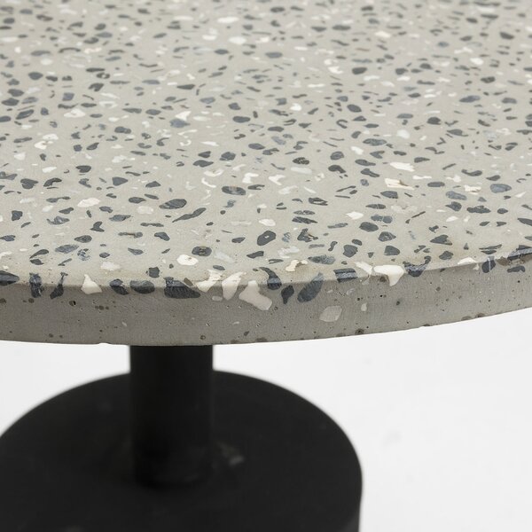Šedý terrazzo odkládací stolek Kave Home Delano 55 cm