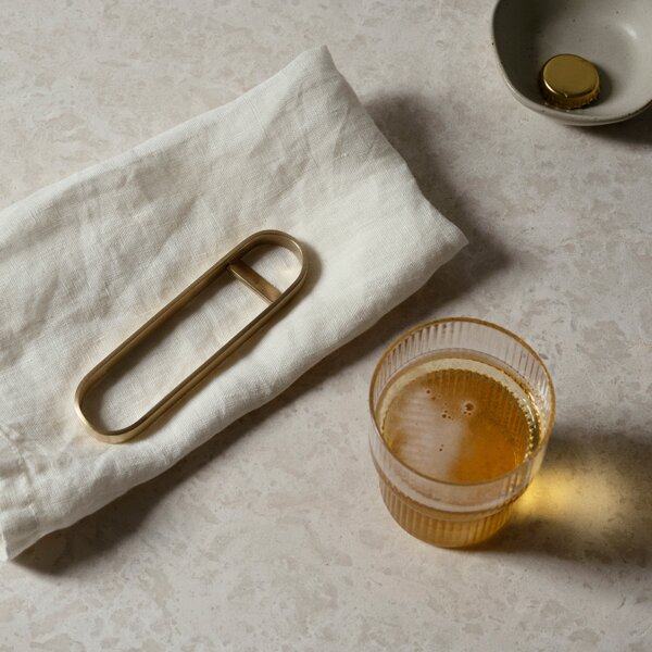 FERM LIVING Otvírák na láhve Fein, Brass