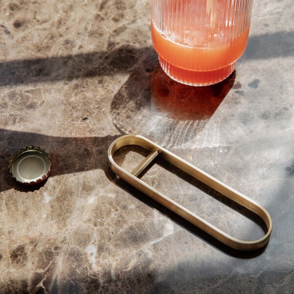 FERM LIVING Otvírák na láhve Fein, Brass