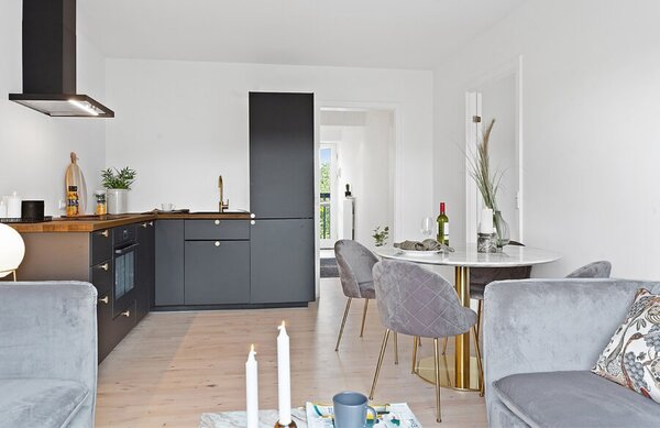 Nordic Living Bílý kulatý jídelní stůl Ascona 110 cm