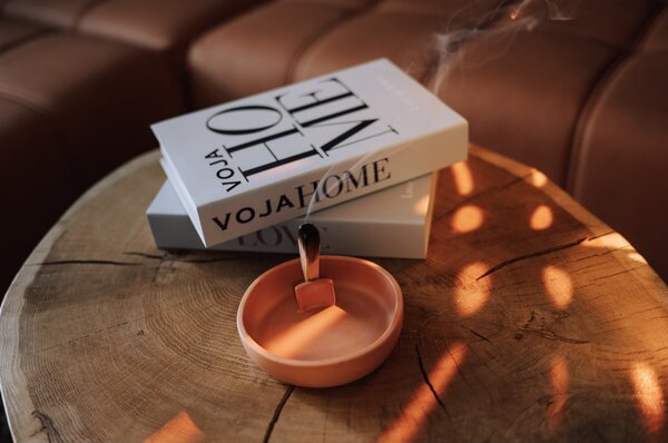 VOJA HOME Vykuřovací miska pro palo santo a vonné tyčinky Barva: Černá