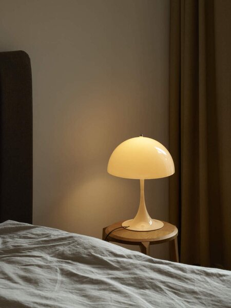 Louis Poulsen Stolní lampa Panthella 320, opal beige 5744172723