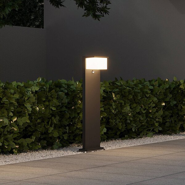 Trio Lighting Světlo Nestos LED na cestu se senzorem pohybu, IP54, Černá, Hliník, Moderní