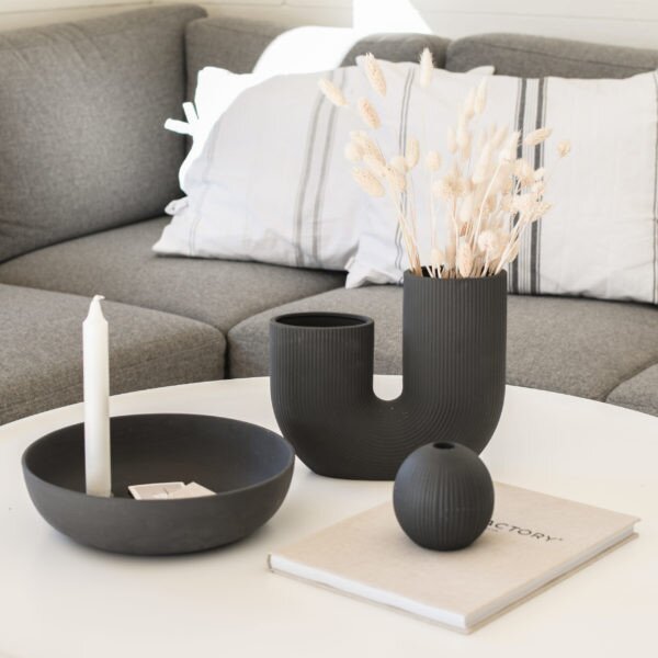 Storefactory Scandinavia Keramická váza Stravalla - Dark Grey SF175