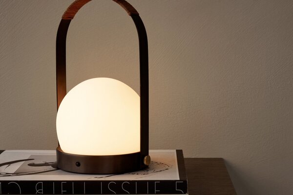 Audo Copenhagen Stolní lampa Carrie - Bronzed Brass MN186