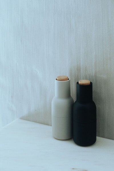 Mlýnek na sůl a pepř Bottle Ash/Carbon Beech – set 2 ks