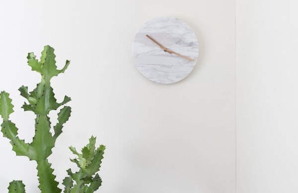 Bílé nástěnné mramorové hodiny ZUIVER MARBLE TIME 25 cm