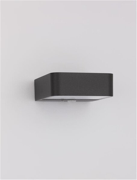 Nova Luce Venkovní nástěnné svítidlo TREDO, LED 2W 3000K 3.7V 106st. IP65, solární se senzorem