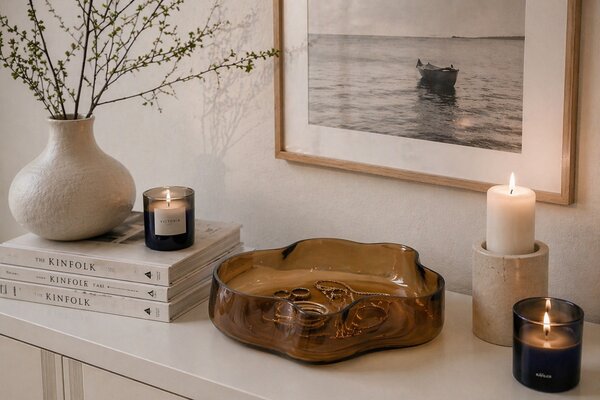 -25 % Dny MOMENTI– Nordic Living Hnědá skleněná dekorativní mísa Cara 30 x 24 cm