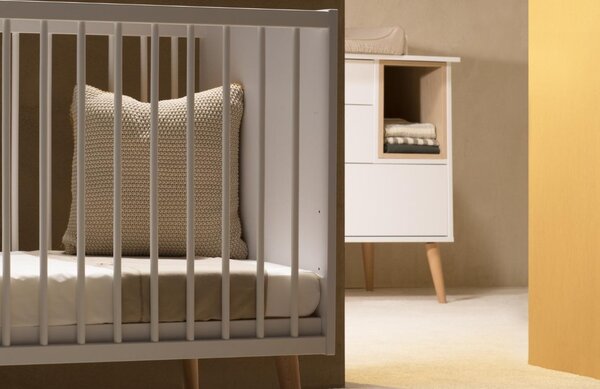 -25 % Dny MOMENTI– Bílá dětská postýlka Quax Cocoon 140 x 70 cm