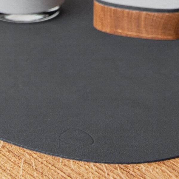 LIND DNA Oboustranné prostírání Curve Dinner - Anthracite/Dark Grey LND140