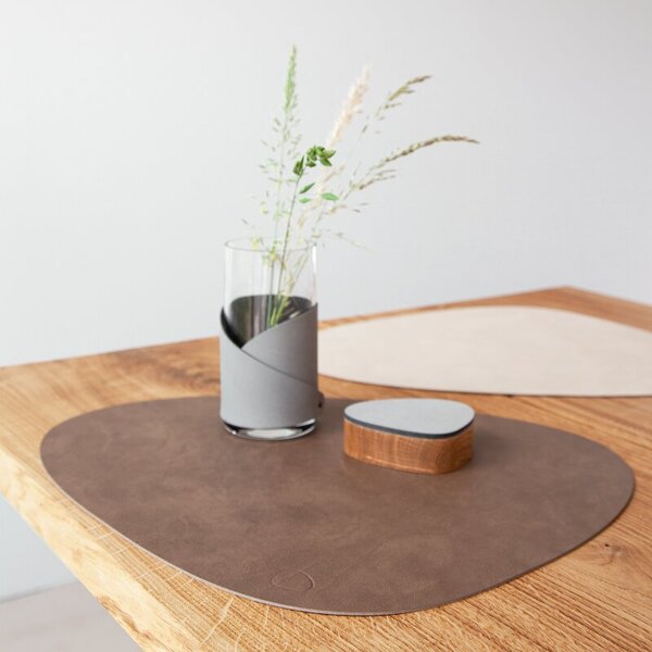 LIND DNA Oboustranné prostírání Curve Dinner - Brown/Sand LND142