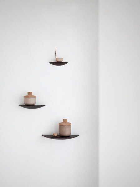 Audo Copenhagen Nástěnná police Gridy Fungi Medium - Dark Oak MN190