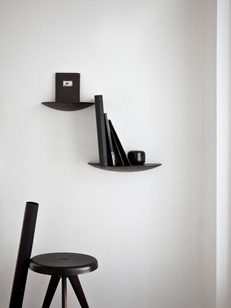 Audo Copenhagen Nástěnná police Gridy Fungi Medium - Dark Oak MN190