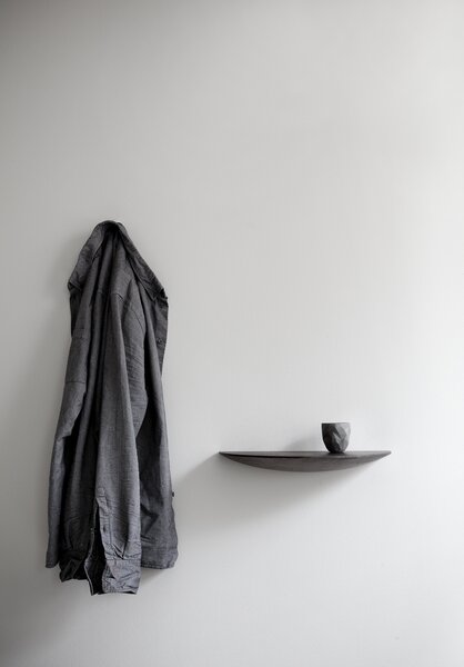 Audo Copenhagen Nástěnná police Gridy Fungi Medium - Dark Oak MN190