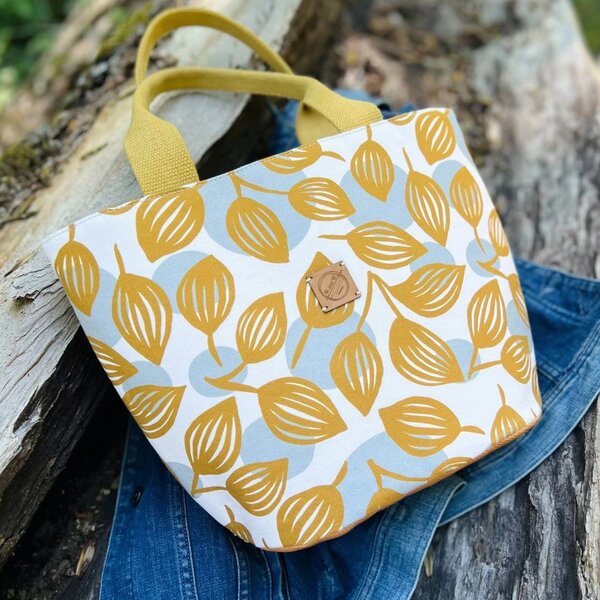 SWAFING Dekorační látka Dots & Leaves by Emjo Design listy a puntíky
