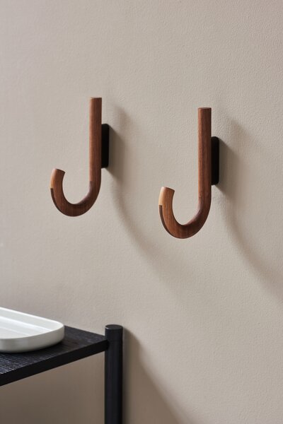 GEJST Dřevěný háček Hook - Walnut/Black GT137