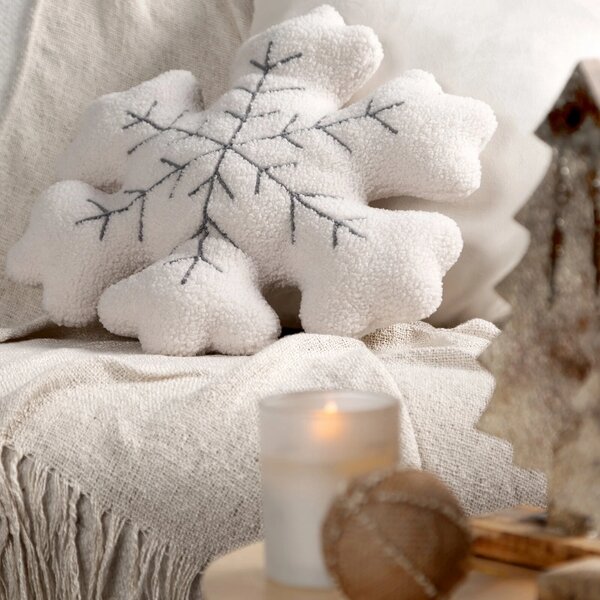 VÁNOČNÍ DEKORAČNÍ POLŠTÁŘ SNOWFLAKE 38X38 CM KRÉMOVÁ