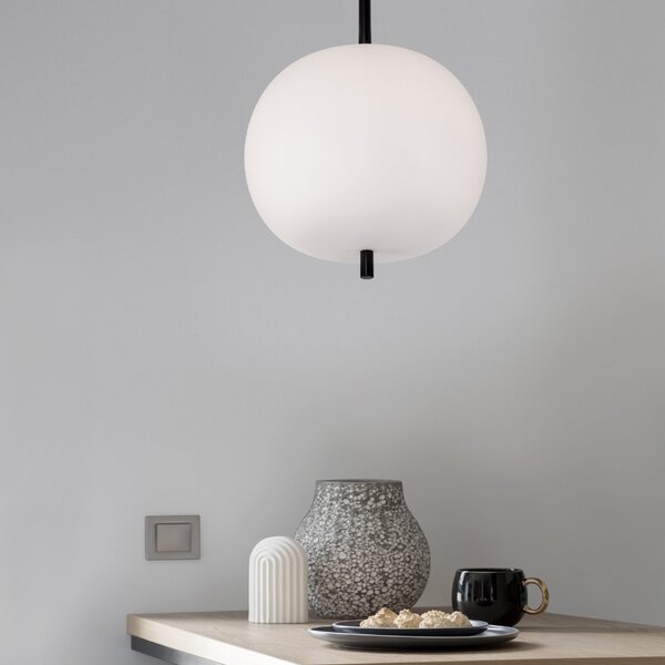 Opálově bílé skleněné závěsné světlo Nova Luce Lato 30 cm s černým zavěšením