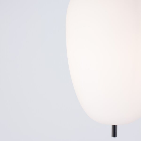 Opálově bílé skleněné závěsné světlo Nova Luce Lato 27 cm s černým zavěšením
