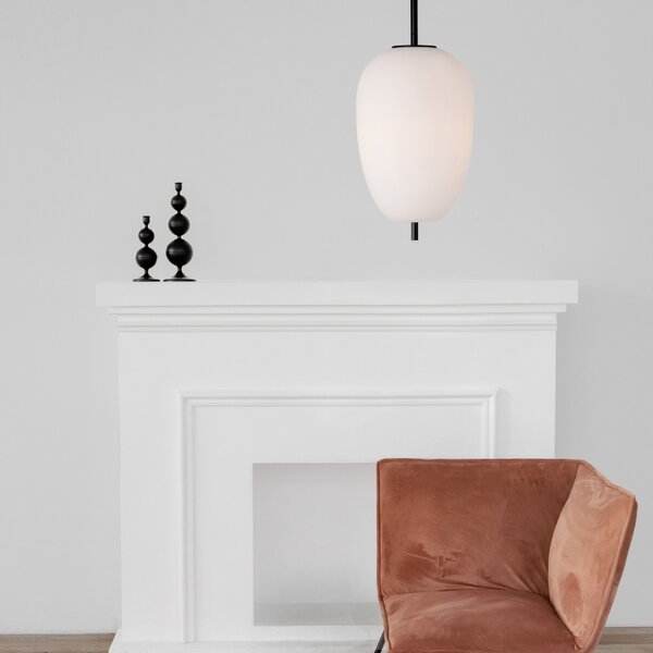 Opálově bílé skleněné závěsné světlo Nova Luce Lato 27 cm s černým zavěšením