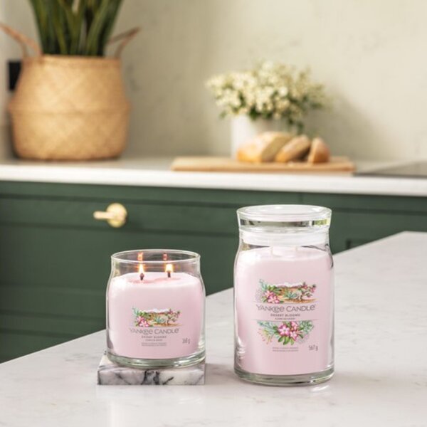 Střední vonná svíčka Yankee Candle Desert Blooms Singature