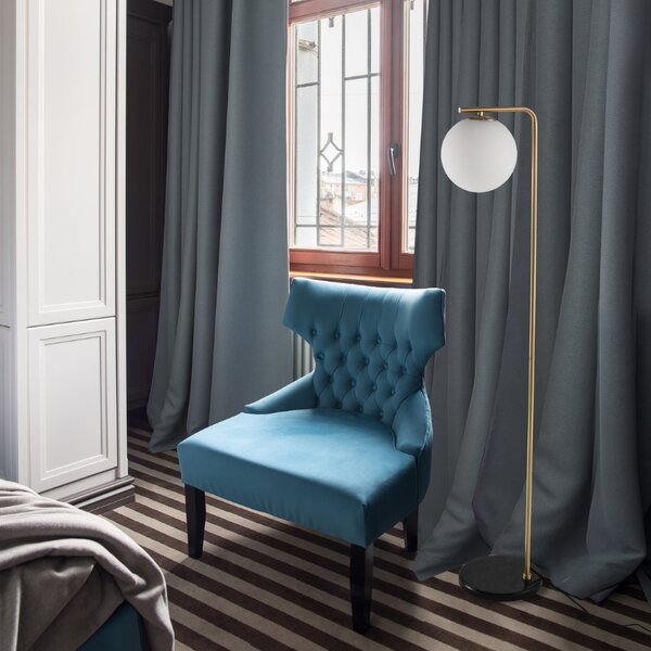 Opálově bílá skleněná stojací lampa Nova Luce Alvarez 140 cm