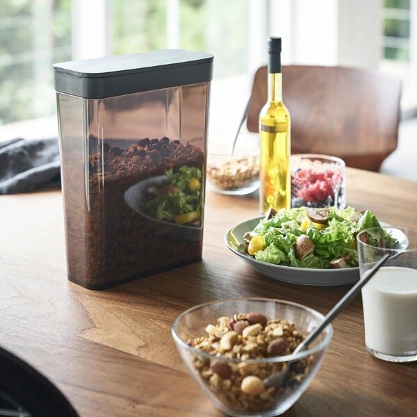 Černá plastová dóza Yamazaki Tower 2,3 l