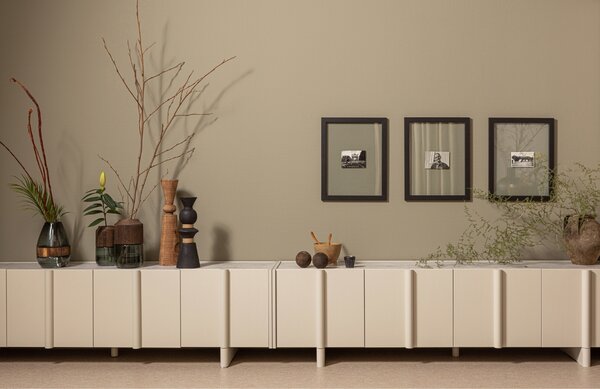 WOOOD Šedobéžový dřevěný TV stolek Basu 200 x 46 cm
