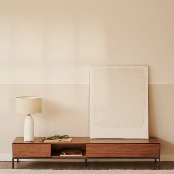 Ořechový TV stolek Kave Home Vedrana 195 x 40 cm