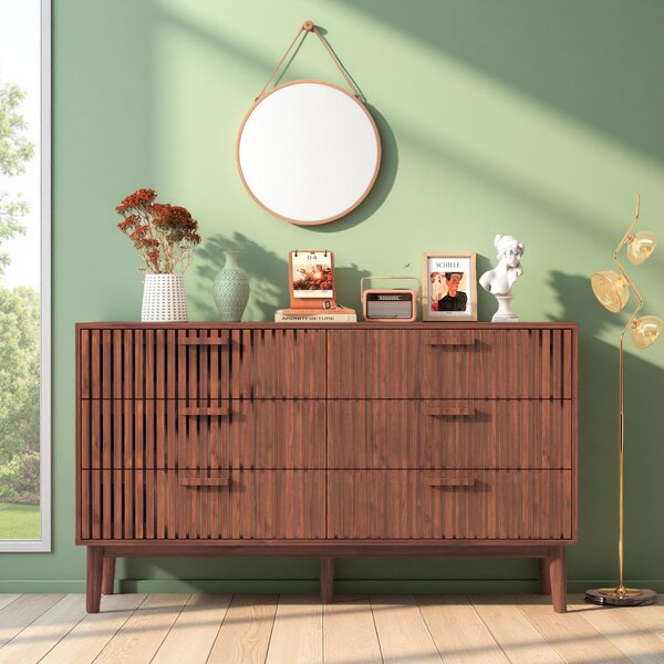 Komoda ProximaX se 6 zásuvkami – komoda ve stylu mid-century modern s rýhovaným vzhledem, v ořechovém odstínu, prostorná skříňka do ložnice a obývacího pokoje