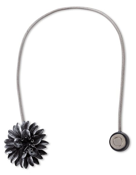 SADA 2KS DEKORAČNÍ SPONA NA ZÁVĚS FLOWER S MAGNETEM 6 X 23 CM ŠEDÁ