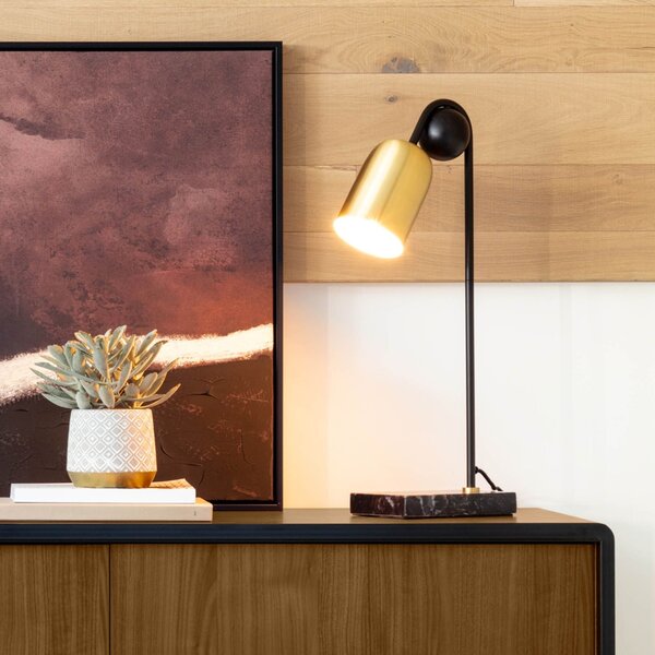 Zlatá kovová stolní lampa Kave Home Natsumi