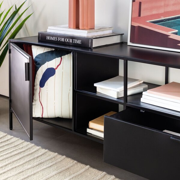 Černý kovový TV stolek Kave Home Shantay 150 x 35 cm